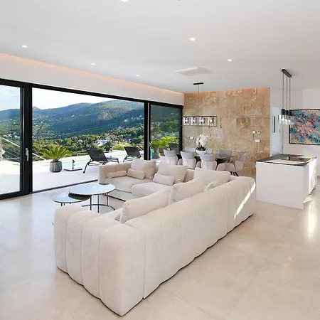 Agapanthus Villa Veprinac